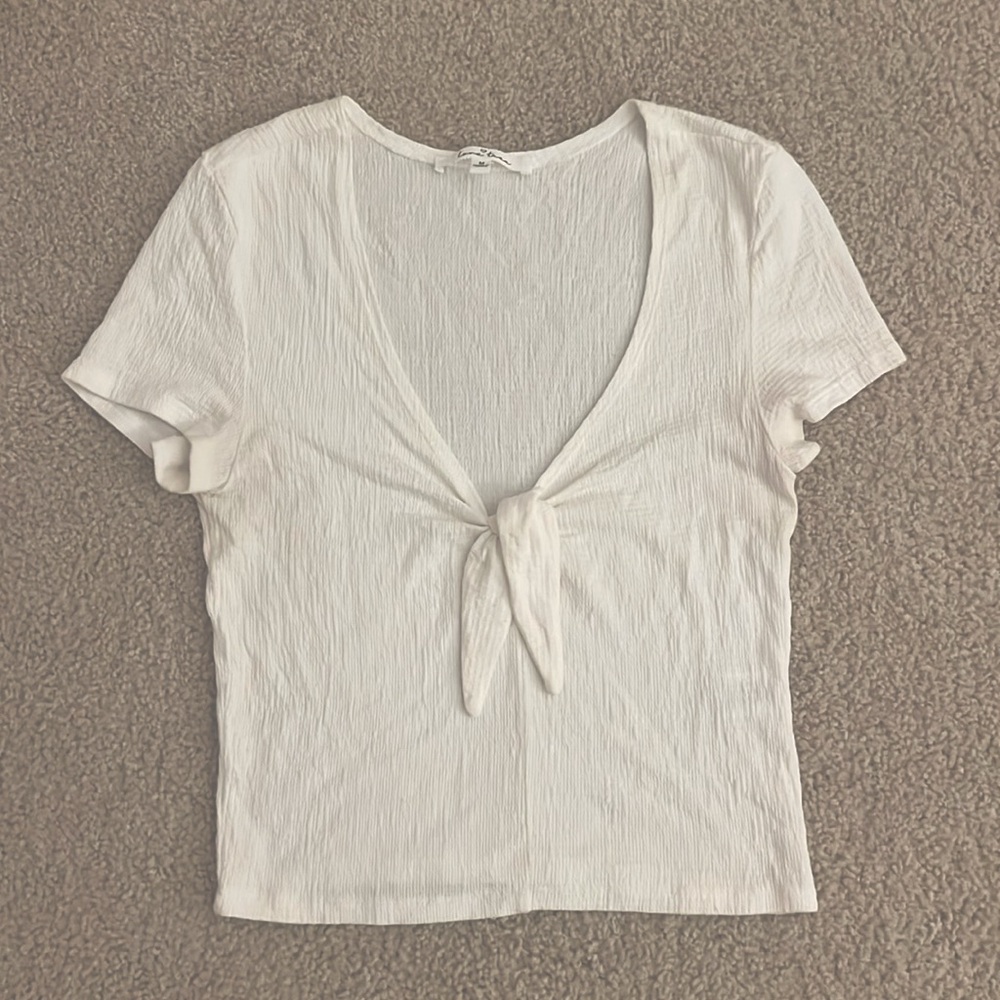 Medium crop scoop v neck